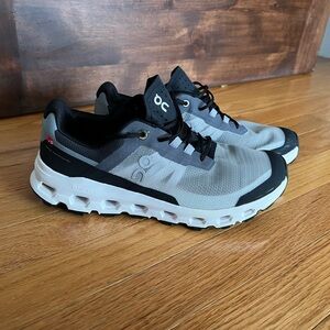 On Running Womenss Athletic Shoes — Gray & Black